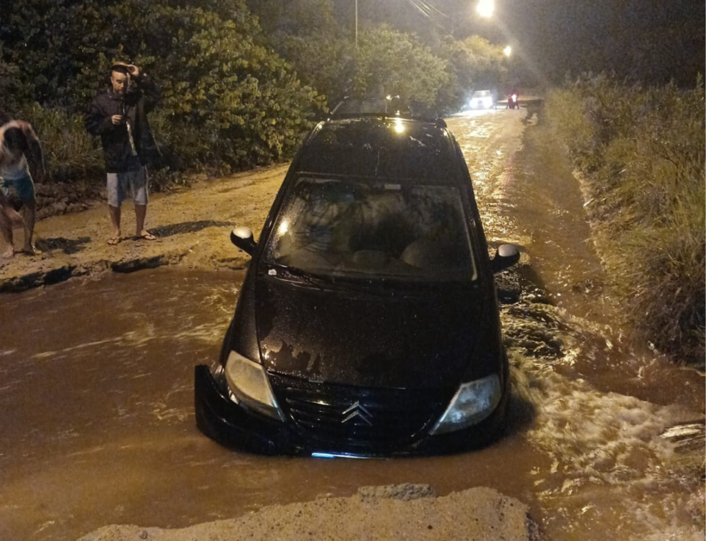 Chuva intensa causa transtornos e deixa famílias desalojadas na Amurel