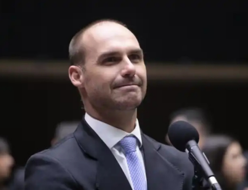 Eduardo Bolsonaro é afastado da Polícia Federal por faltas não justificadas