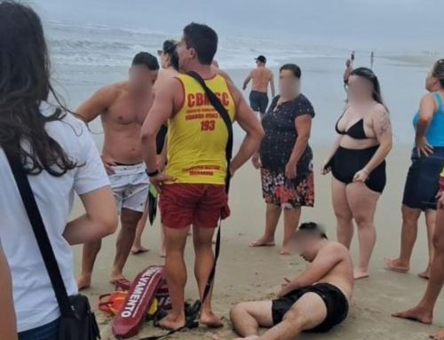 Três banhistas são resgatados após arrastamento em Jaguaruna