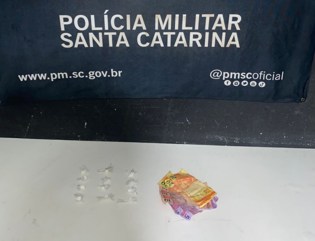 Mulher é presa por tráfico de drogas em Itajaí