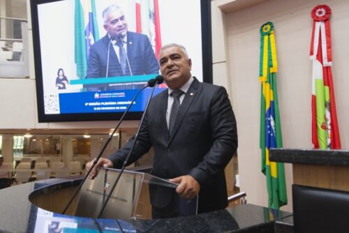 Deputado de SC aciona Justiça contra escola de samba por enredo sobre Lula