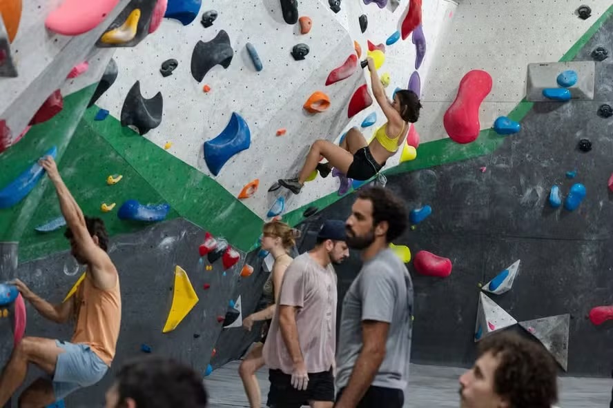 Escalada indoor cresce e registra alta de 20% em número de praticantes