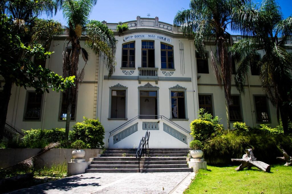 Escola integral de Florianópolis abre vagas para toda a cidade