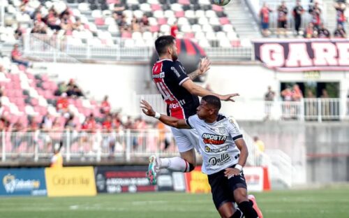 Figueirense e Joinville duelam em jogo decisivo contra o rebaixamento