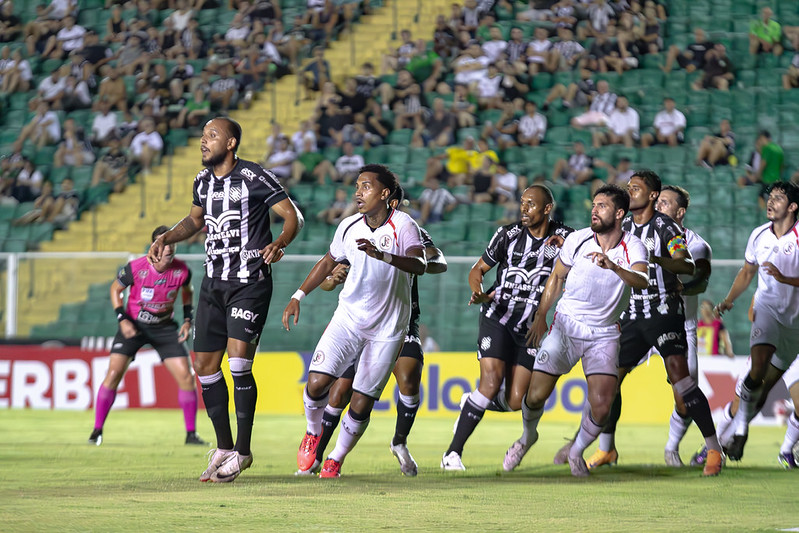 Figueirense encara o Joinville de olho na permanência na elite do estadual