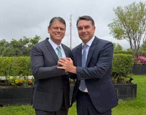 Flávio busca unidade com Tarcísio para disputa presidencial