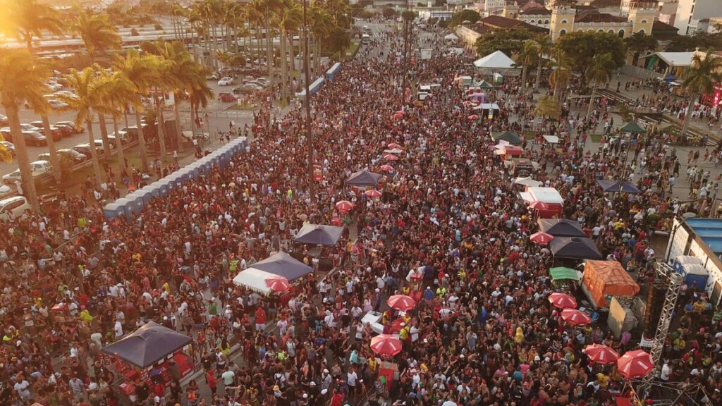 Florianópolis desponta entre os destinos mais buscados para o Carnaval 2026