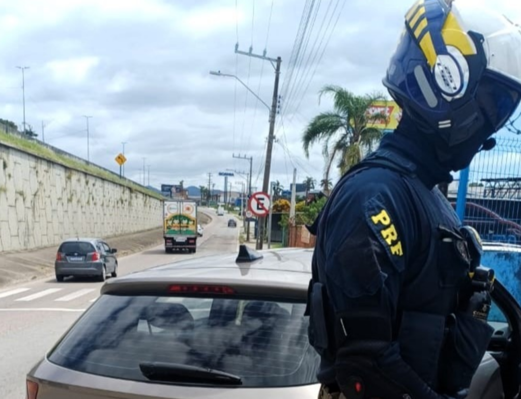 Foragido por tráfico internacional é interceptado na Grande Florianópolis
