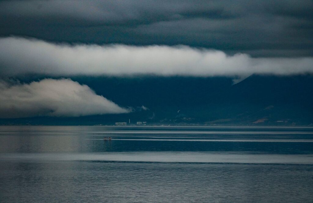 Frente fria provoca temporais e eleva risco de alagamentos em SC neste sábado