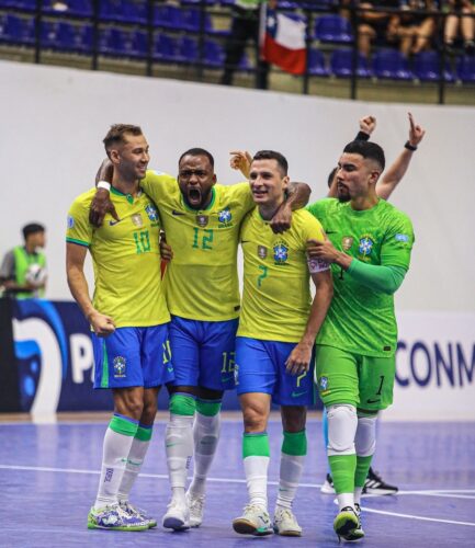 Brasil vence Argentina e comemora 12º título da Copa América de Futsal