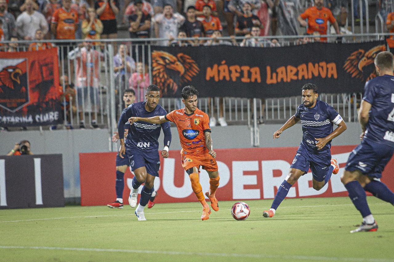 Duelo entre Santa Catarina e Barra termina empatado no jogo de ida das quartas de final do Catarinense 2026