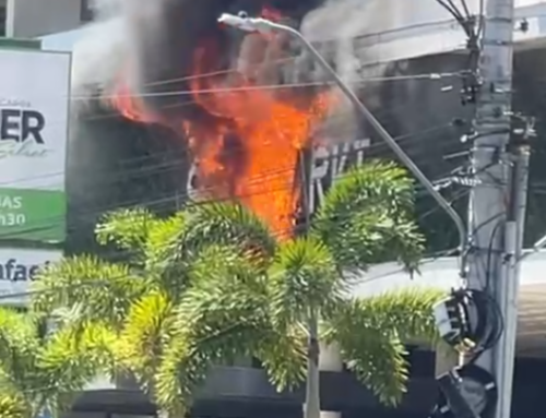 Incêndio atinge fachada de comércio em Florianópolis