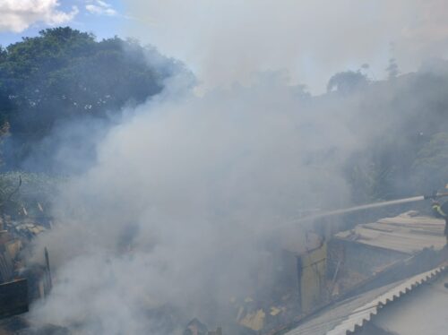 Incêndio atinge residência no Norte da Ilha em Florianópolis