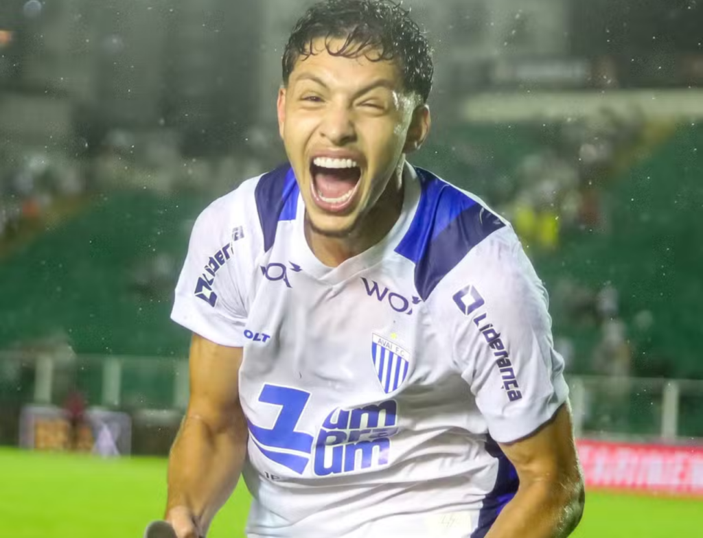 Inter e Grêmio disputam pela contratação de zagueiro do Avaí