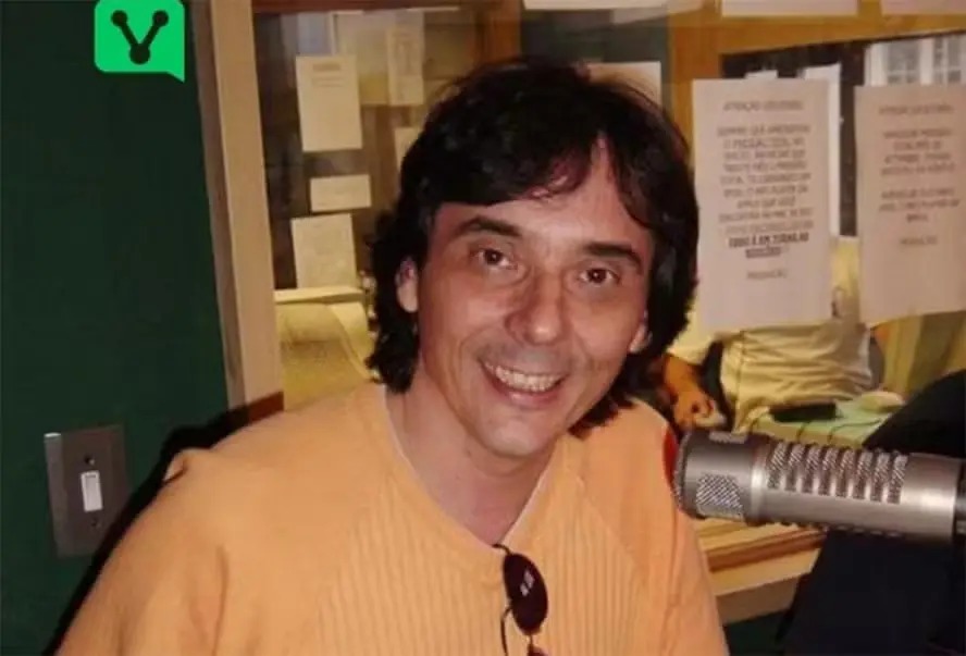 Morre Ricardo Schnetzer, ícone da dublagem brasileira, aos 72 anos