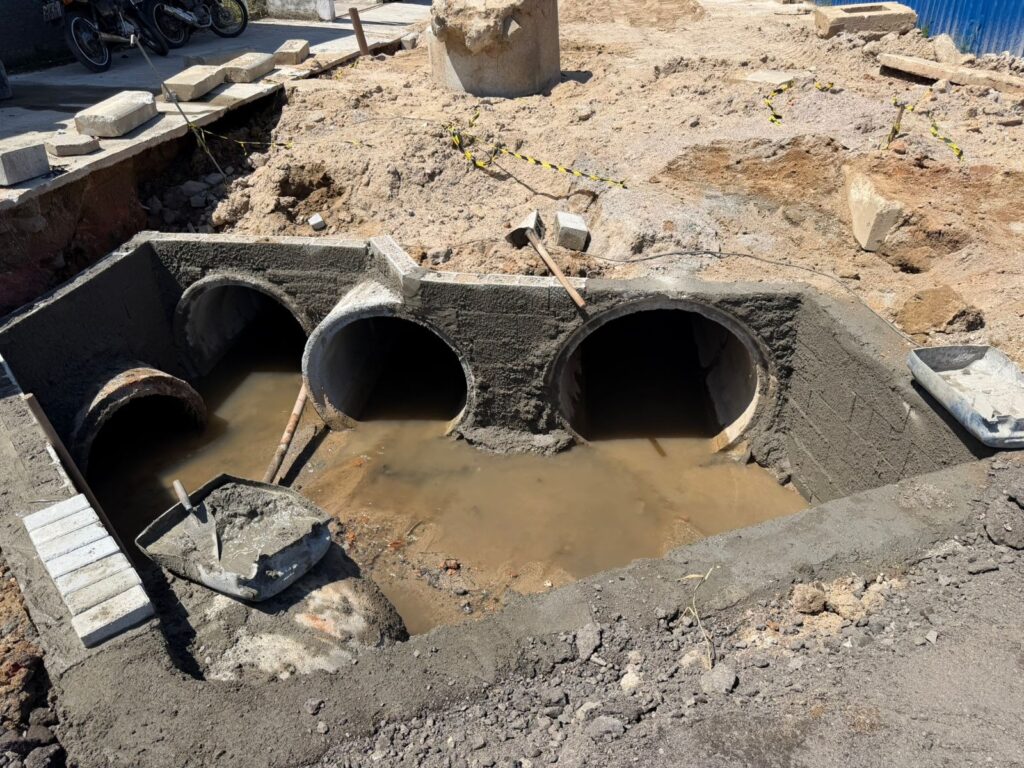 Obra de drenagem avança e reduz risco de alagamentos em São José