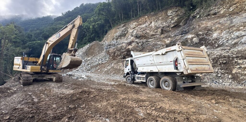 Obras de áreas de escape avançam na Serra Dona Francisca, na SC-418