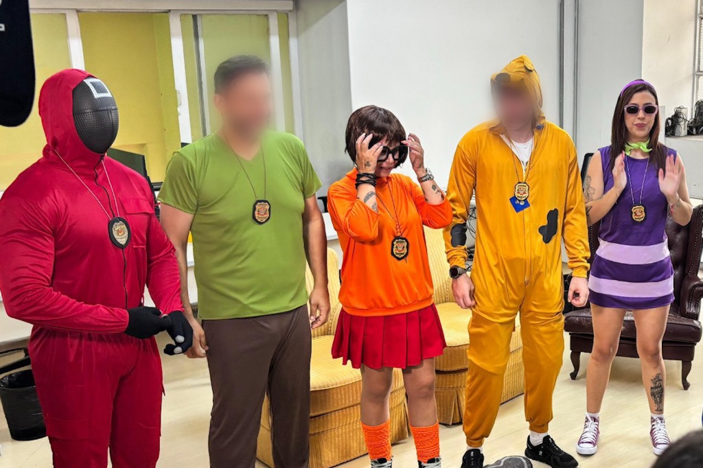 Trio é preso por policiais fantasiados de turma do Scooby-Doo e oito aparelhos celulares são recuperados em SP