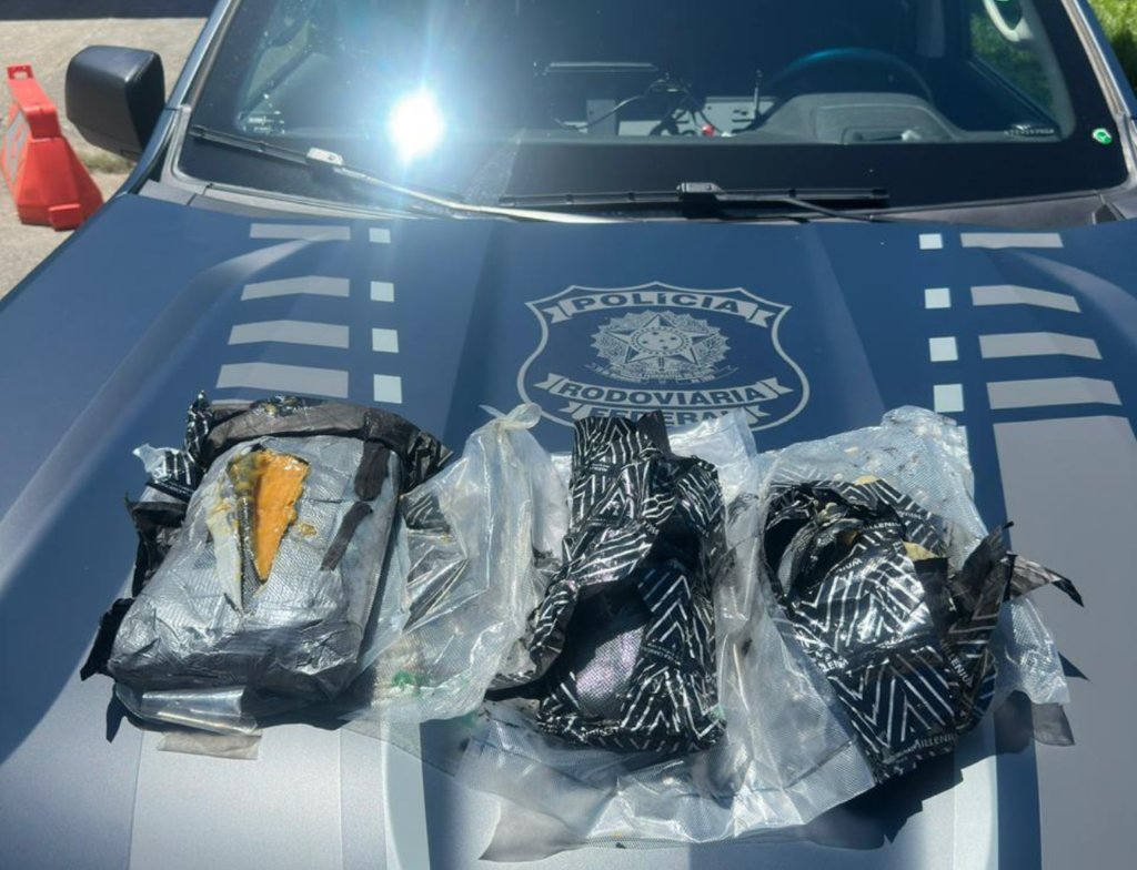 PRF prende homem com haxixe escondido em carro na BR-101 em Biguaçu