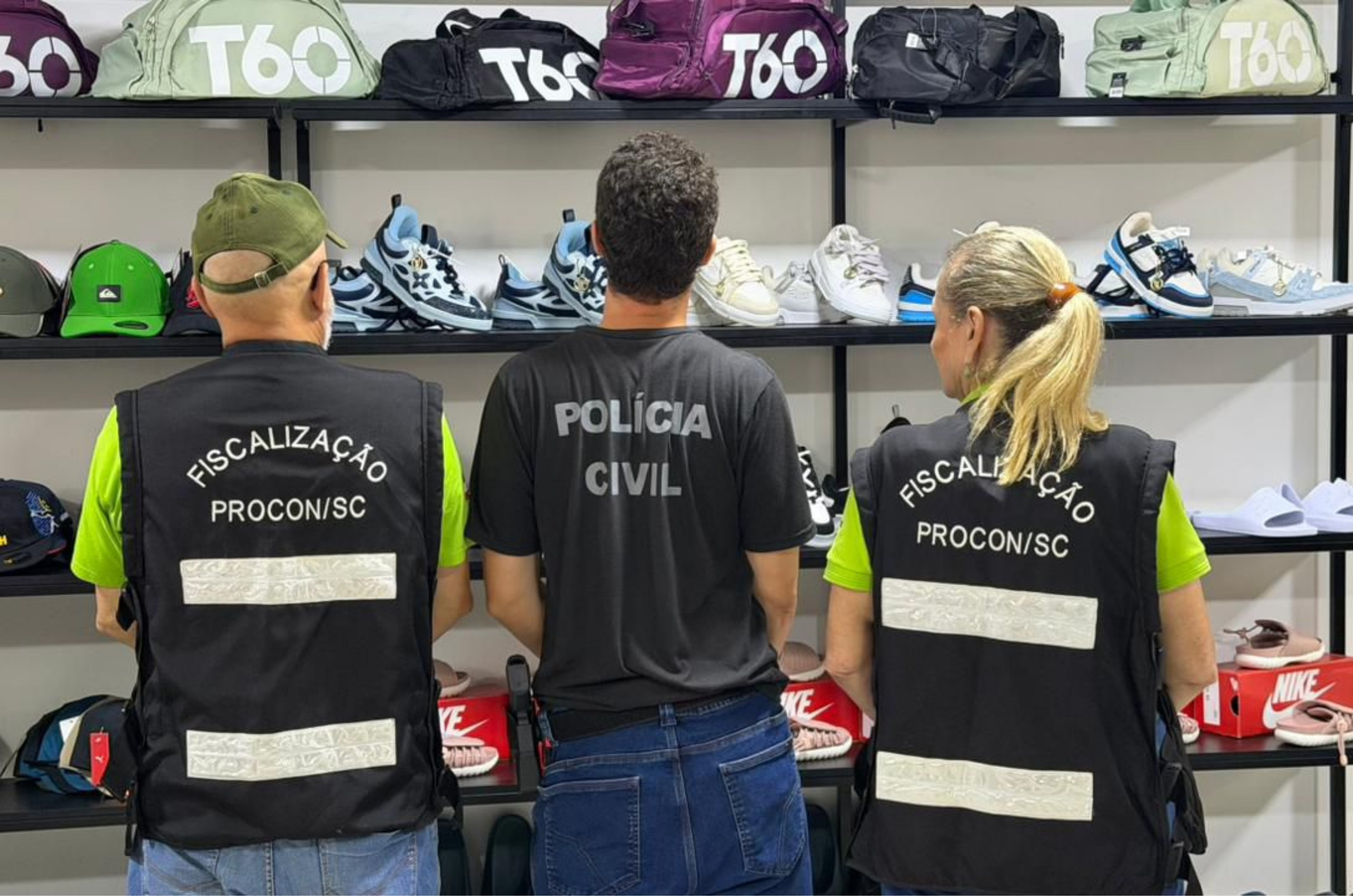 Polícia Civil apreende 45 mil produtos falsificados em operação em Santa Catarina
