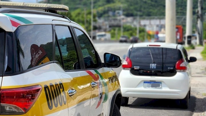 Polícia Rodoviária recupera carro furtado na SC-401 em Florianópolis
