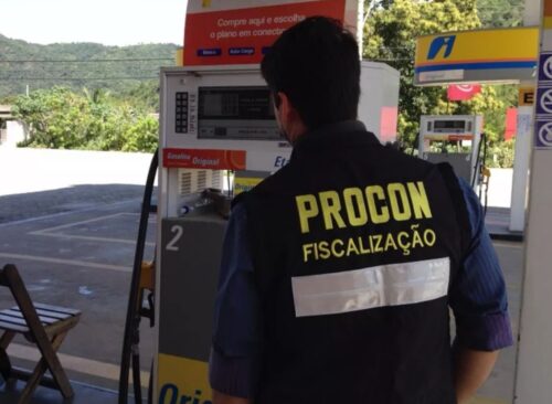Procon notifica sindicato por preço da gasolina na Capital