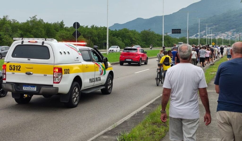 Projeto de habitação popular gera protesto de moradores em Florianópolis - Foto: Ricardo Pastrana/GMF