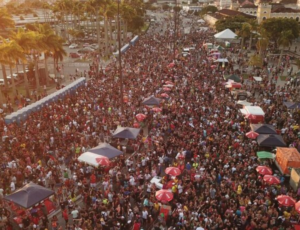 Carnaval de 2026 promete aquecer economia do Centro de Florianópolis