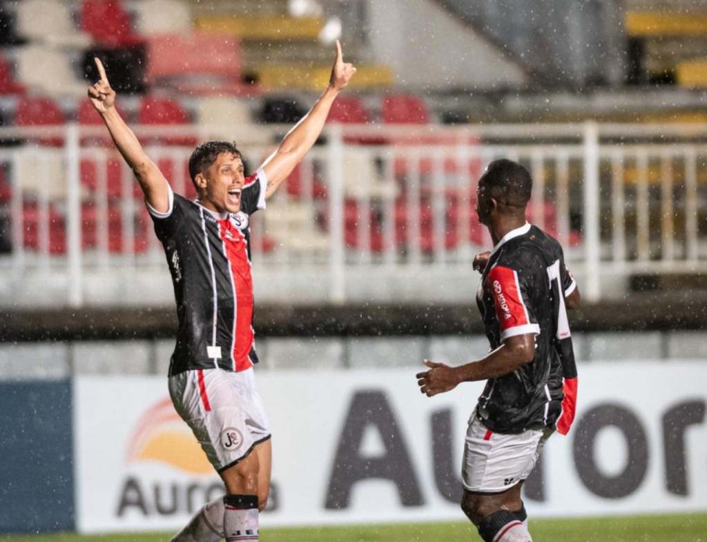 Joinville goleia o Carlos Renaux e ganha fôlego no Catarinense