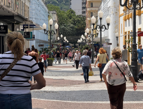 Centro de Florianópolis recebe 400 mil pedestres por mês