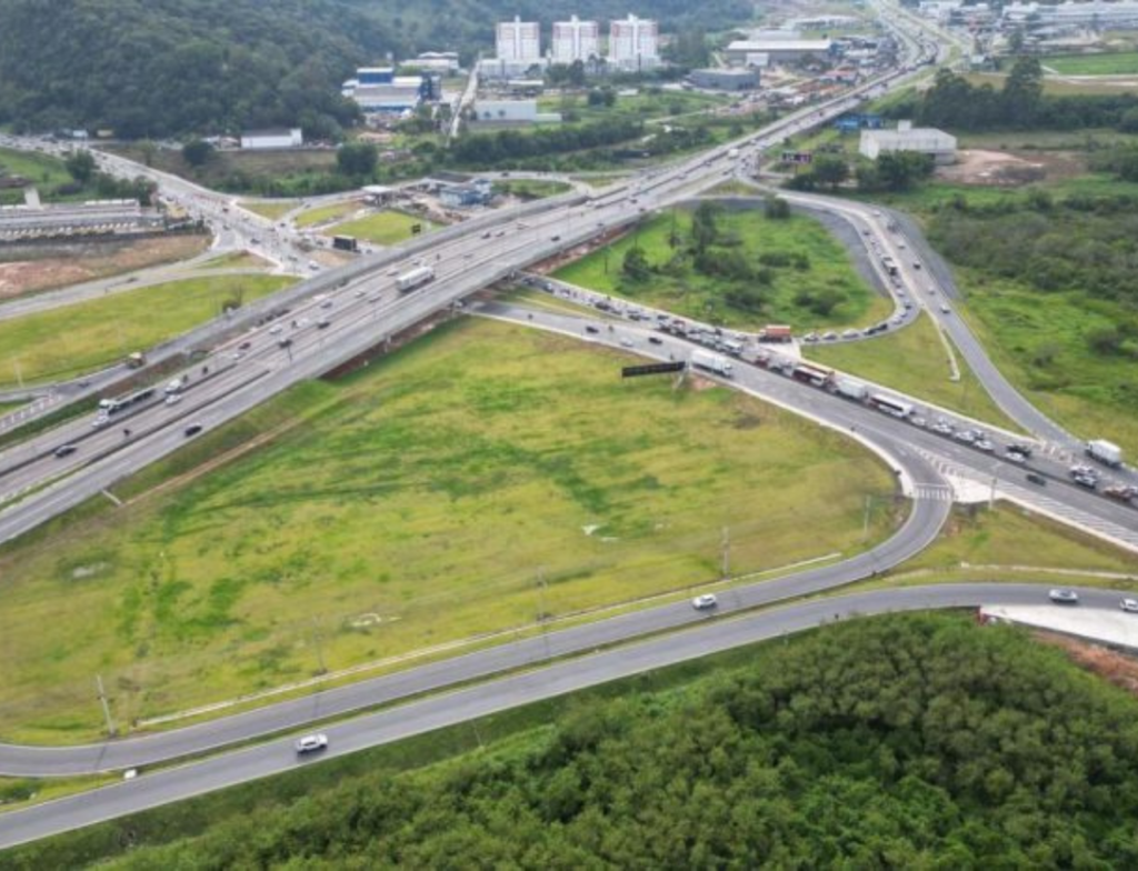 Tecnologia com EPS acelera obra viária em Itajaí