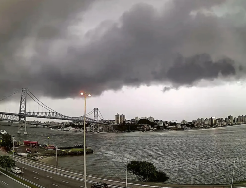 Temporal provoca alagamentos e complica trânsito na Grande Florianópolis