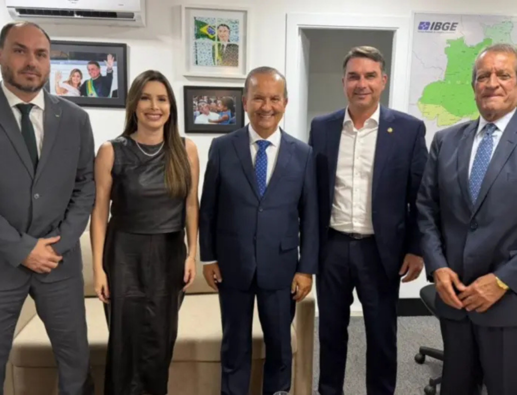 PL confirma Carlos Bolsonaro e Carol de Toni ao Senado