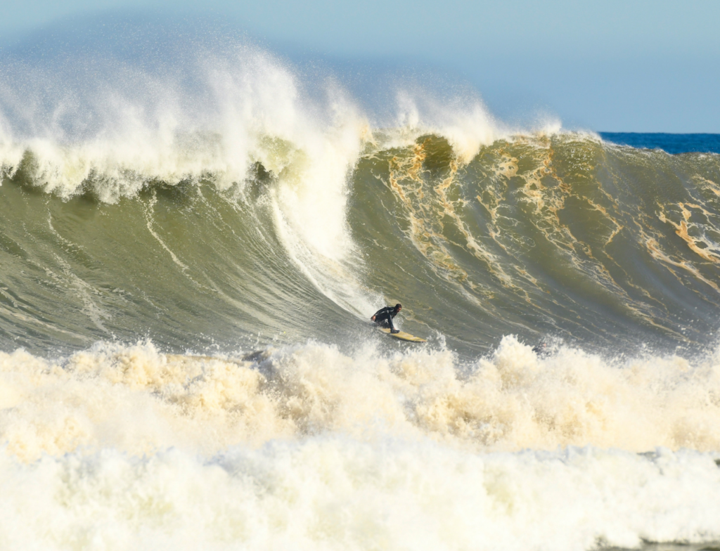 Evento de ondas gigantes tem prazo ampliado em Laguna