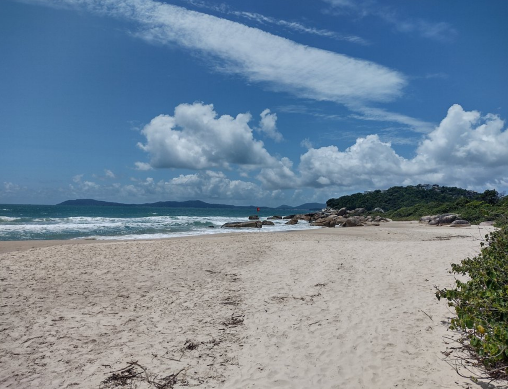 Corpo é localizado boiando no mar em Governador Celso Ramos