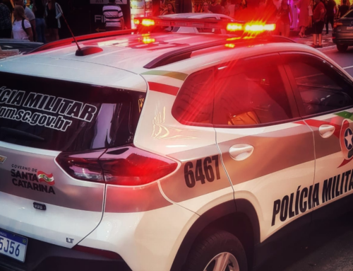 Motorista é preso após atingir motociclista e fugir em BC