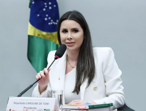 Caroline de Toni comunica saída do PL e mira disputa ao Senado