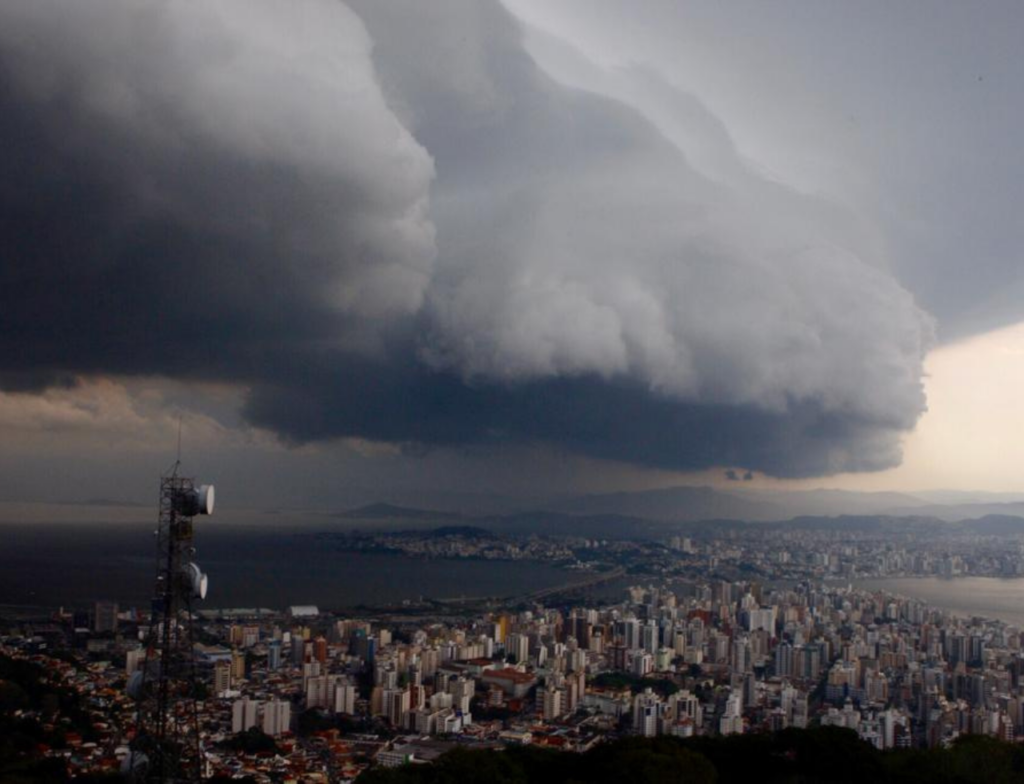 Chuva no Litoral e calor intenso marcam a semana em Santa Catarina