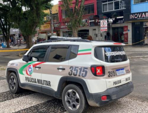 Pai foge da polícia após deixar três filhos sozinhos em parque aquático de SC