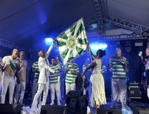 Grito de Carnaval reúne 10 mil foliões no Mercado Público de Itajaí