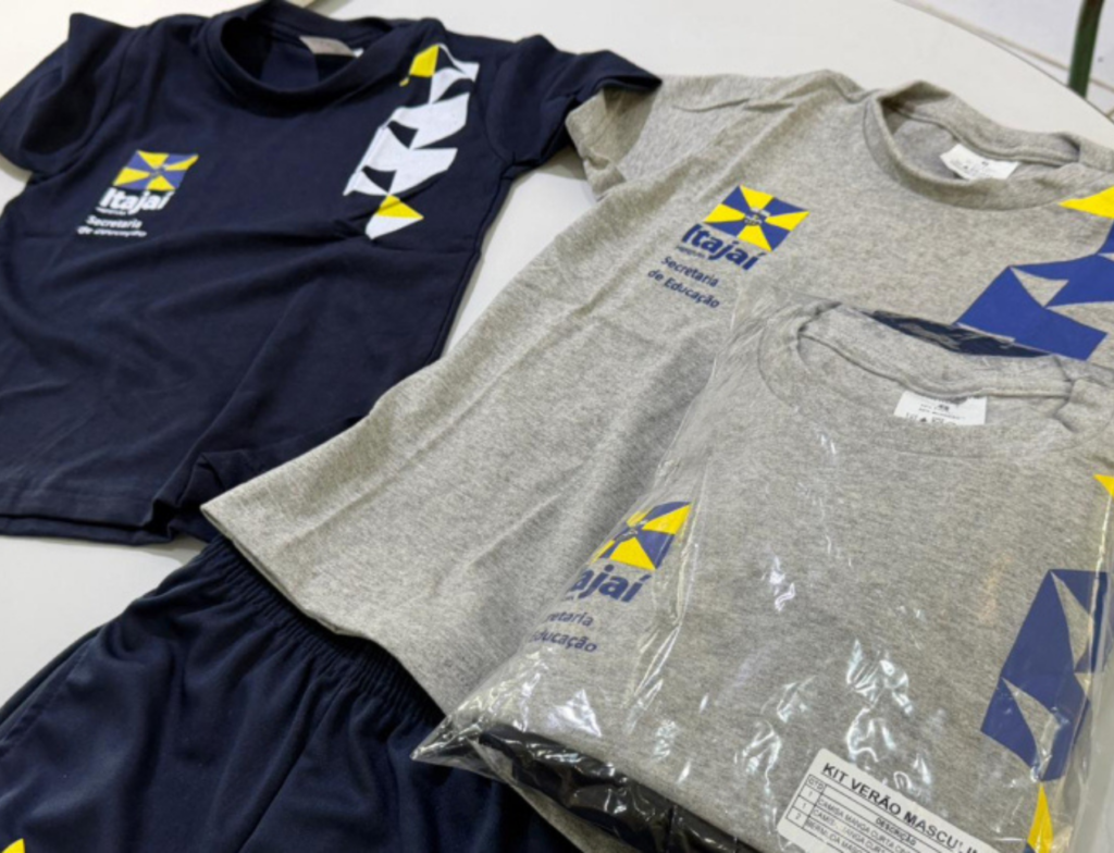 Entrega de uniformes escolares avança na rede municipal de Itajaí