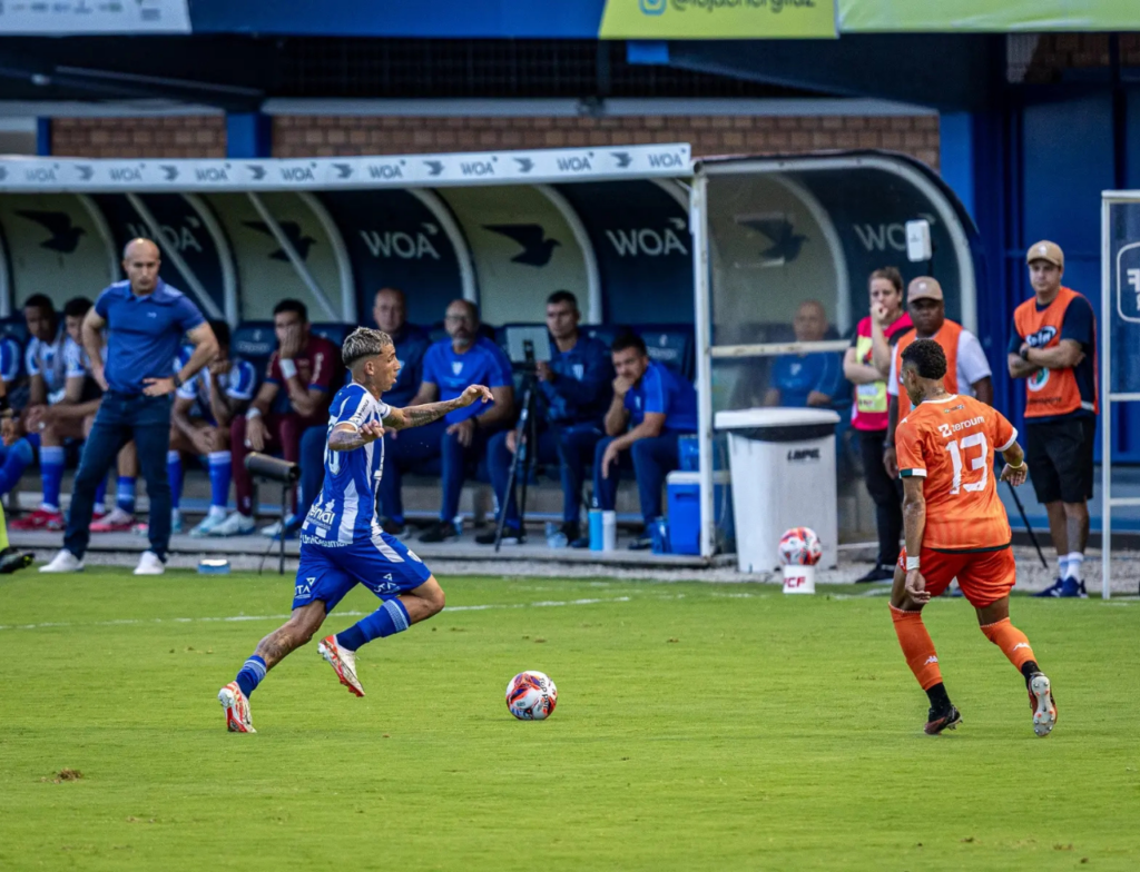 Análise do jogo: Avaí paga caro por postura passiva e leitura equivocada