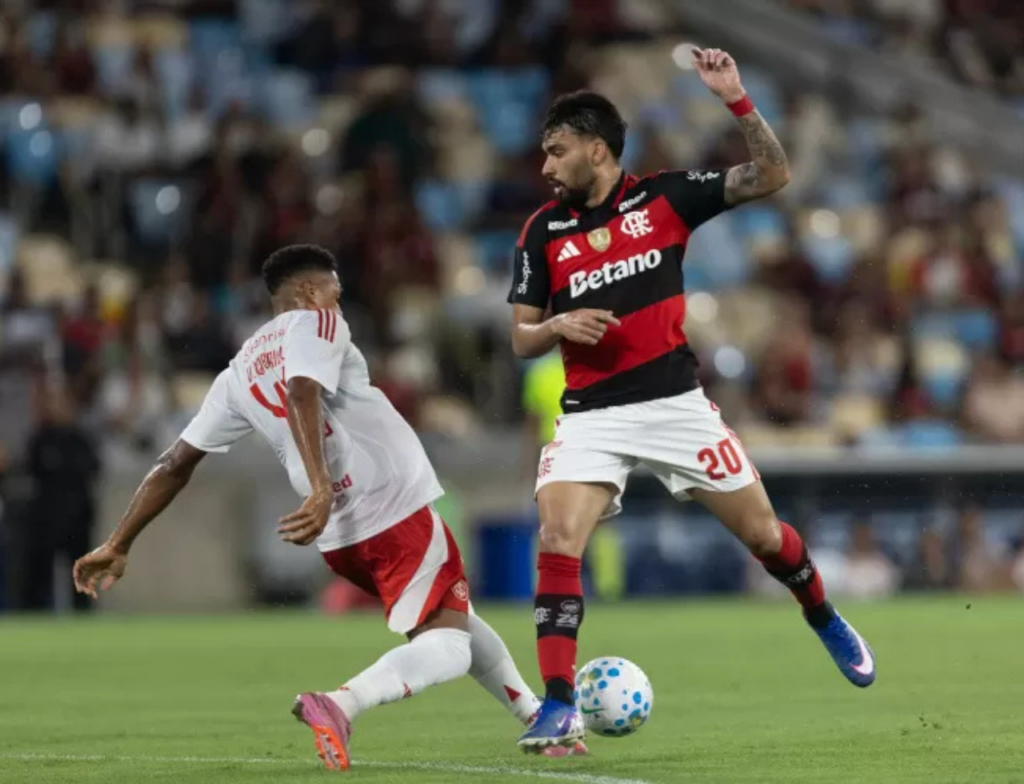 Flamengo empata com o Internacional, é vaiado no Maracanã e amplia crise