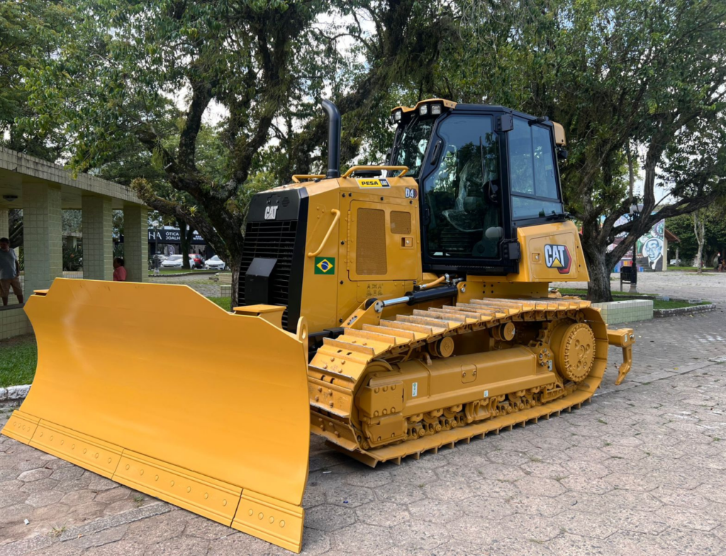Novo trator reforça recuperação de estradas em Braço do Norte