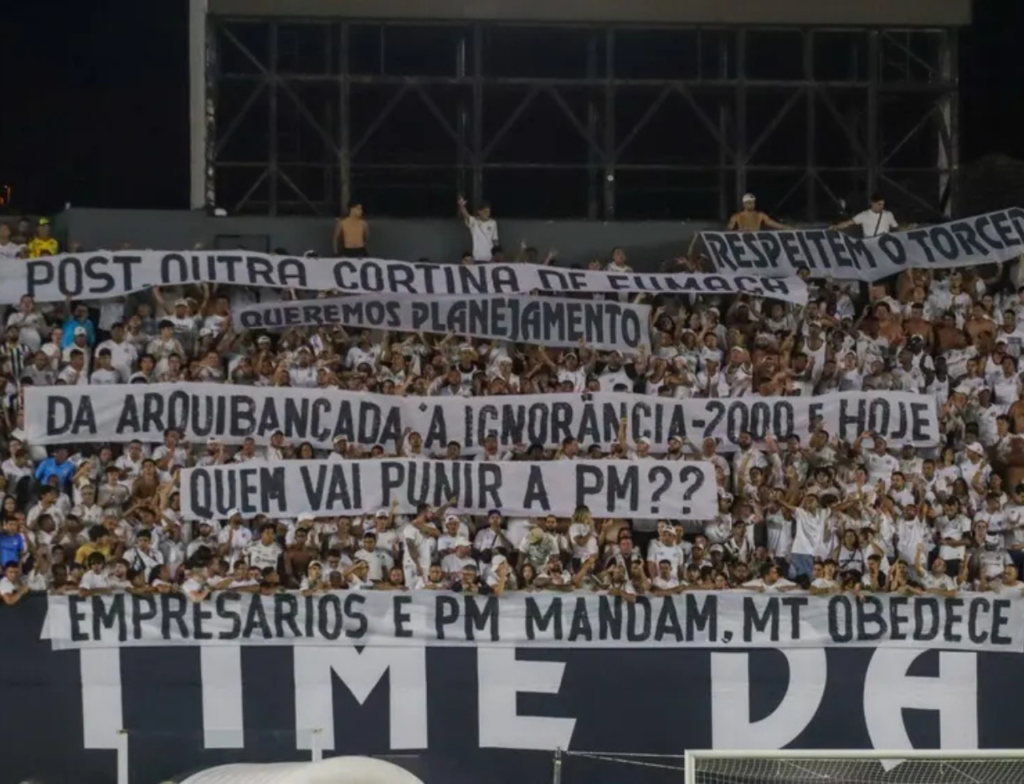 Protestos marcam empate entre Santos e São Paulo pelo Brasileirão