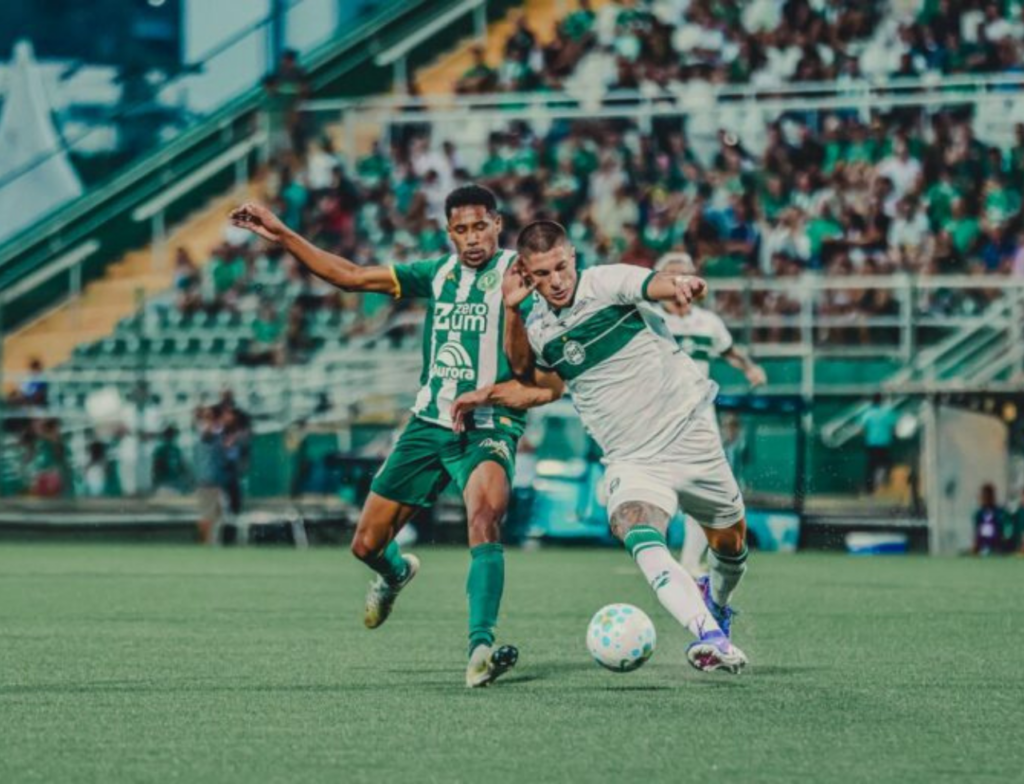 Chapecoense reage no fim e empata com o Coritiba na Arena Condá