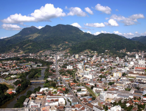 Criança de 4 anos sofre insolação após ficar em carro em Jaraguá do Sul