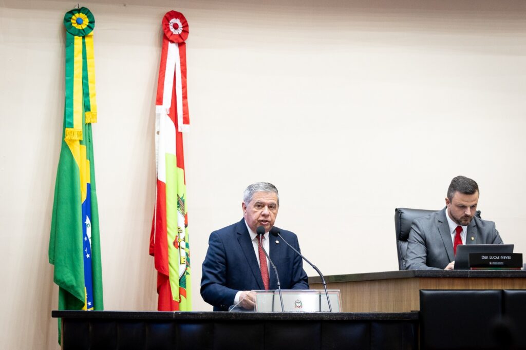 Sistema de esgoto de Florianópolis é debatido na Alesc