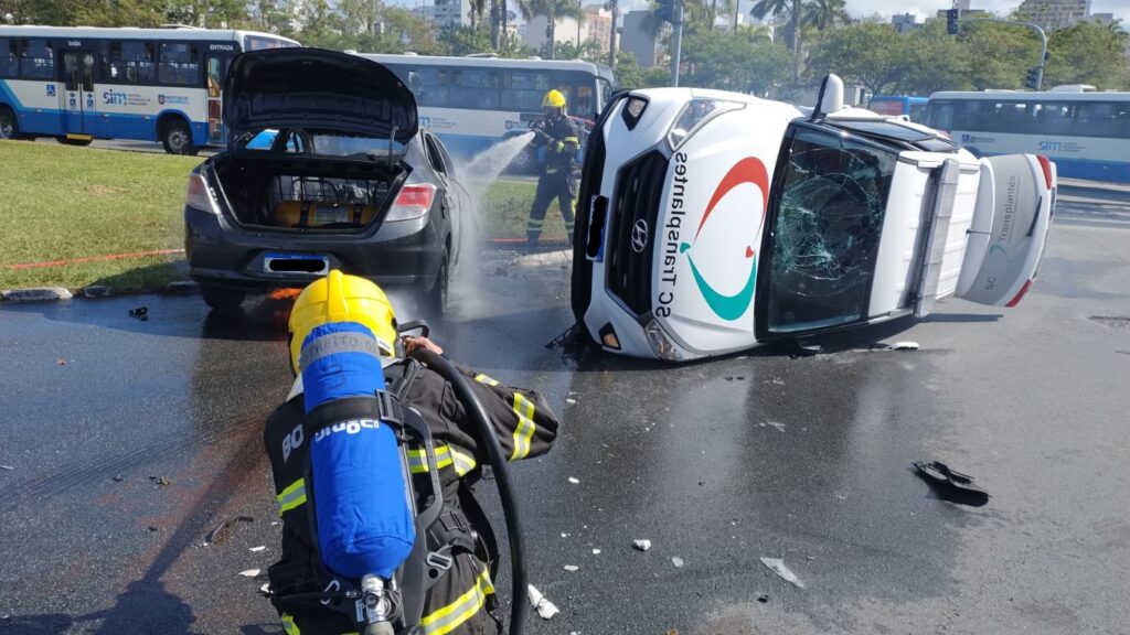 Veículo oficial da SC Transplantes se envolve em acidente na Capital