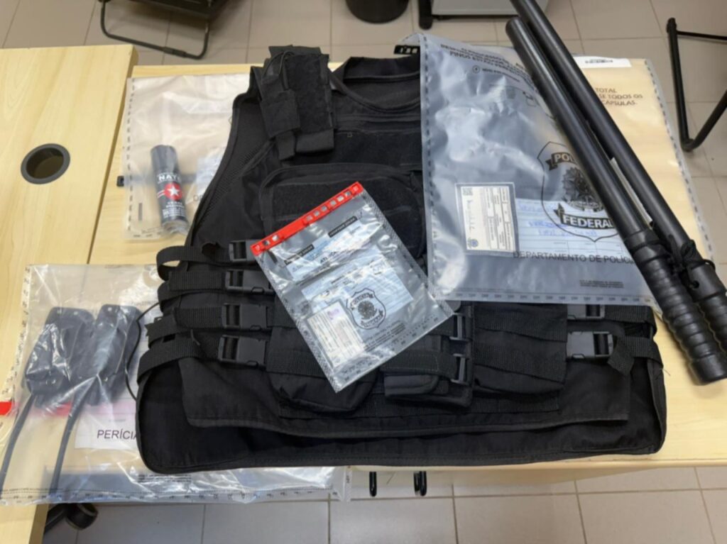 Falsos vigilantes com carteiras fraudadas são alvos de operação em SC